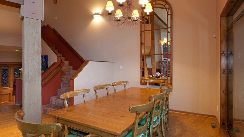 Northern Lights Large Townhome Near Village w/ Hot Tub, Parking, & Views - Whistler, Canada