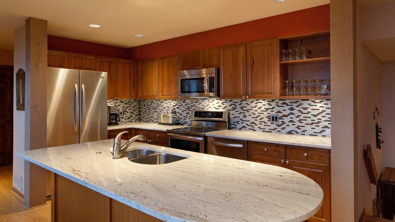 Northern Lights Large Townhome Near Village w/ Hot Tub, Parking, & Views - Whistler, Canada