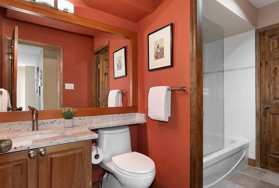 Northern Lights Large Townhome Near Village w/ Hot Tub, Parking, & Views - Whistler, Canada