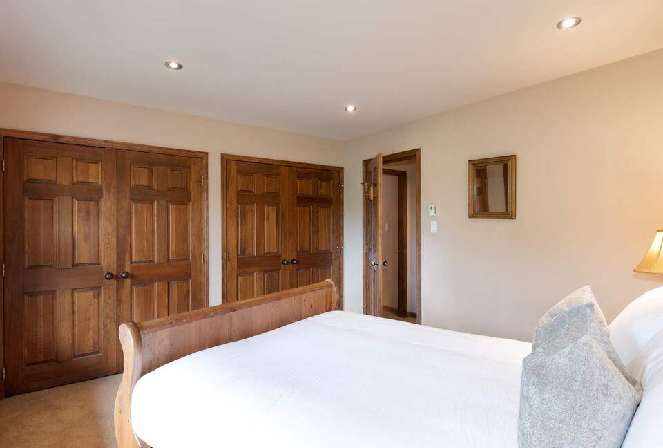 Northern Lights Large Townhome Near Village w/ Hot Tub, Parking, & Views - Whistler, Canada