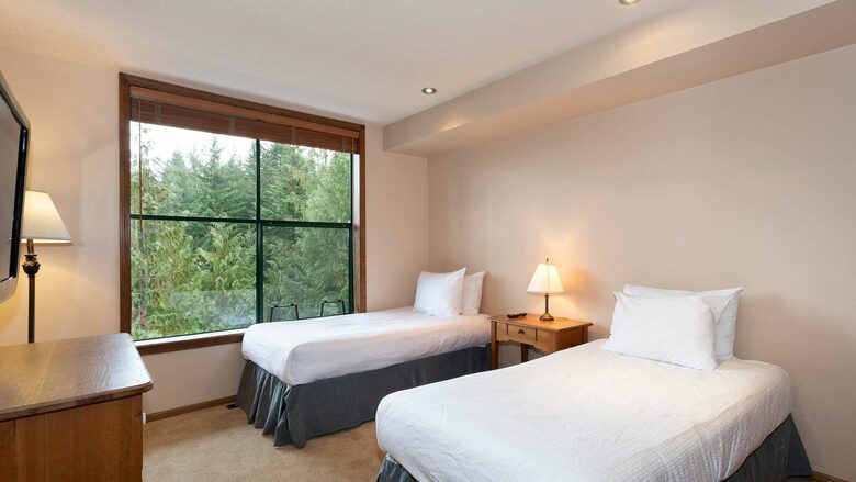 Northern Lights Large Townhome Near Village w/ Hot Tub, Parking, & Views - Whistler, Canada