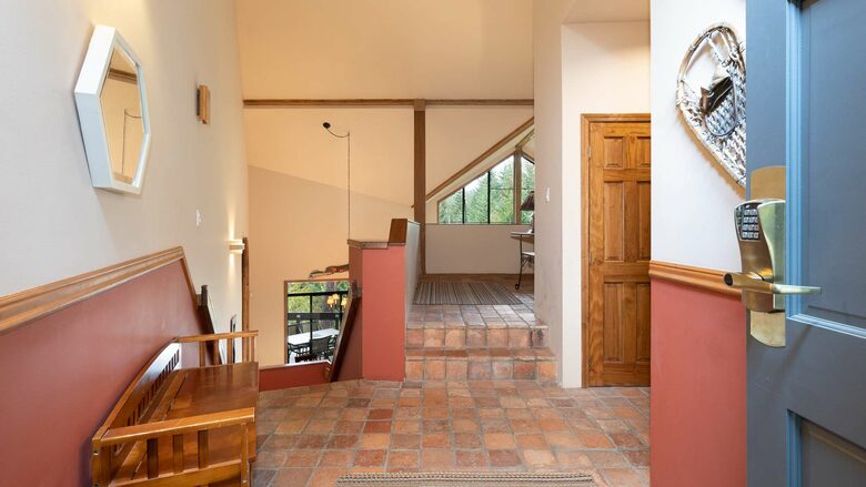 Northern Lights Large Townhome Near Village w/ Hot Tub, Parking, & Views - Whistler, Canada