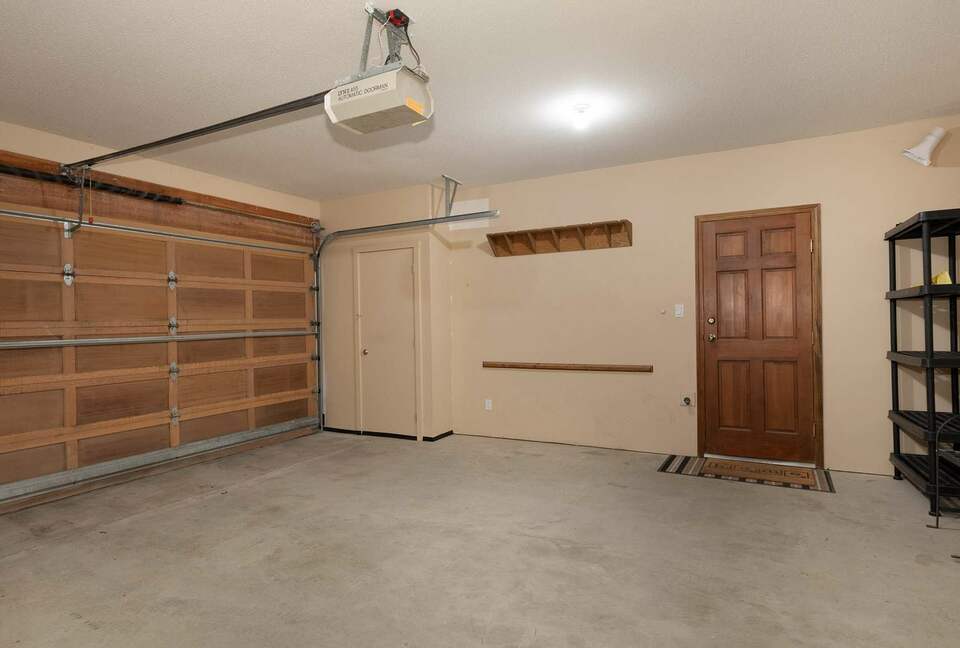 Northern Lights Large Townhome Near Village w/ Hot Tub, Parking, & Views - Whistler, Canada