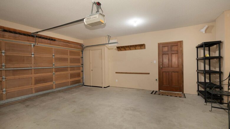 Northern Lights Large Townhome Near Village w/ Hot Tub, Parking, & Views - Whistler, Canada