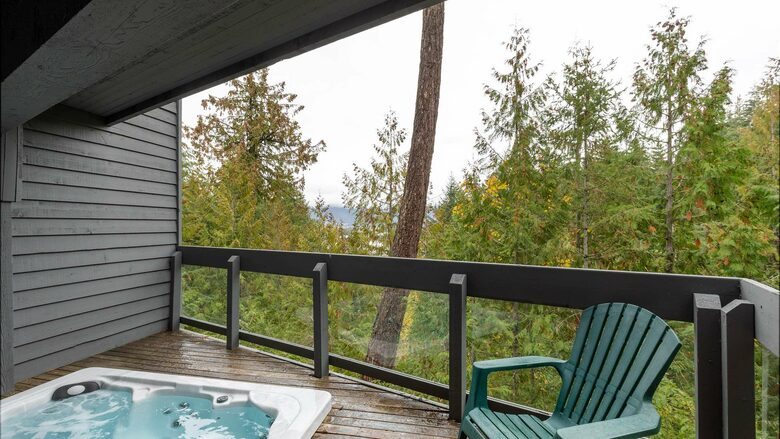 Northern Lights Large Townhome Near Village w/ Hot Tub, Parking, & Views - Whistler, Canada
