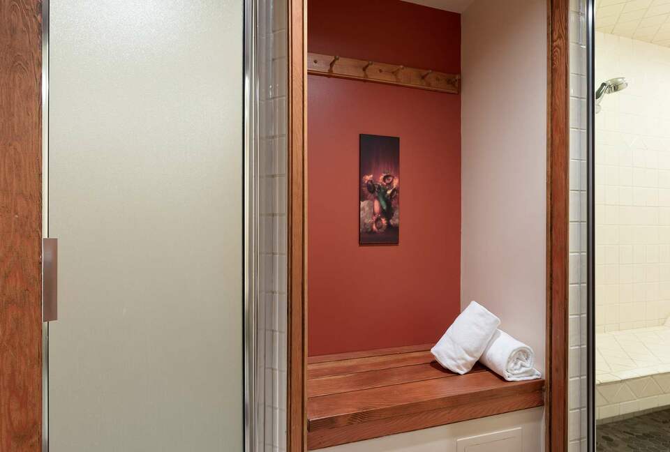 Northern Lights Large Townhome Near Village w/ Hot Tub, Parking, & Views - Whistler, Canada