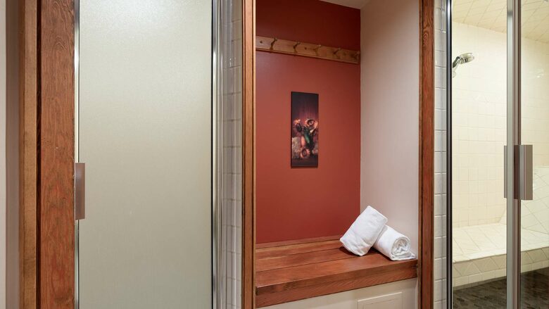 Northern Lights Large Townhome Near Village w/ Hot Tub, Parking, & Views - Whistler, Canada