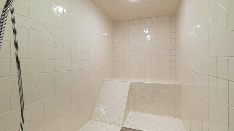 Northern Lights Large Townhome Near Village w/ Hot Tub, Parking, & Views - Whistler, Canada