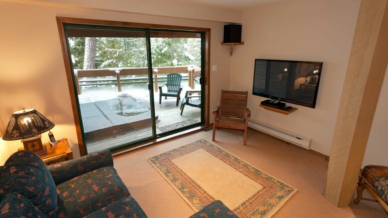 Northern Lights Large Townhome Near Village w/ Hot Tub, Parking, & Views - Whistler, Canada
