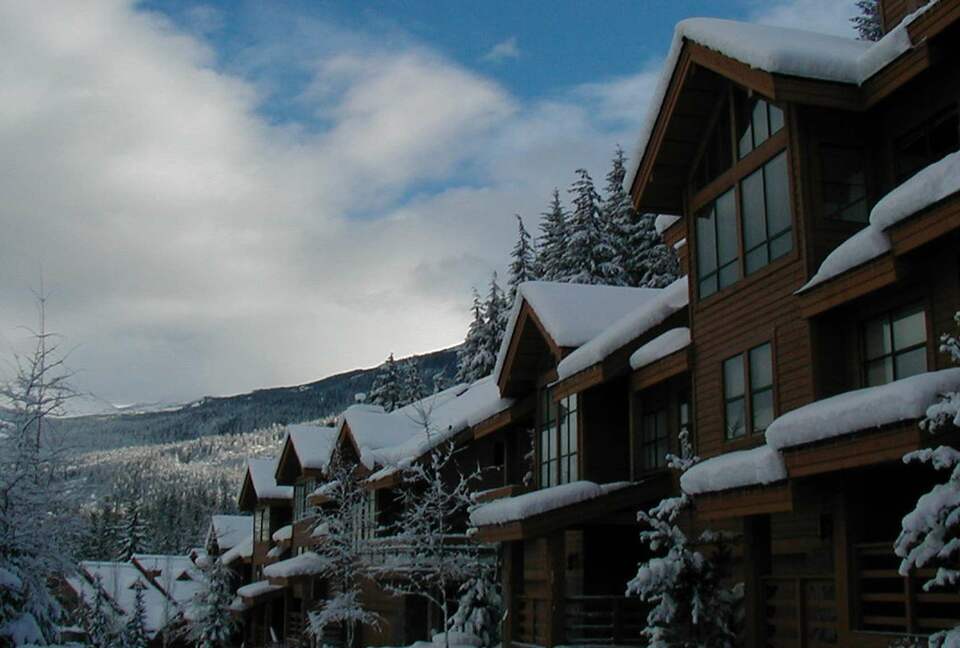 Northern Lights Large Townhome Near Village w/ Hot Tub, Parking, & Views - Whistler, Canada