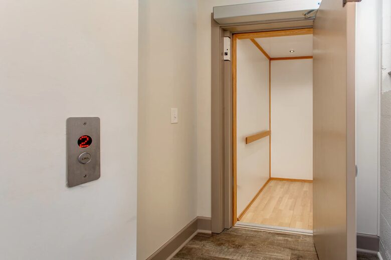 Bellissimo Castle on Lake Lanier / Private dock / Boat / Jet Skis / ATV - Gainesville, Georgia