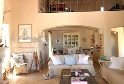 The Little White House - St Aygulf, France