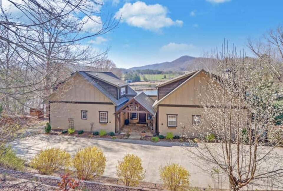 Bend of the River Retreat on Lake Chatuge / Private Dock / Boat - Hiawassee, Georgia