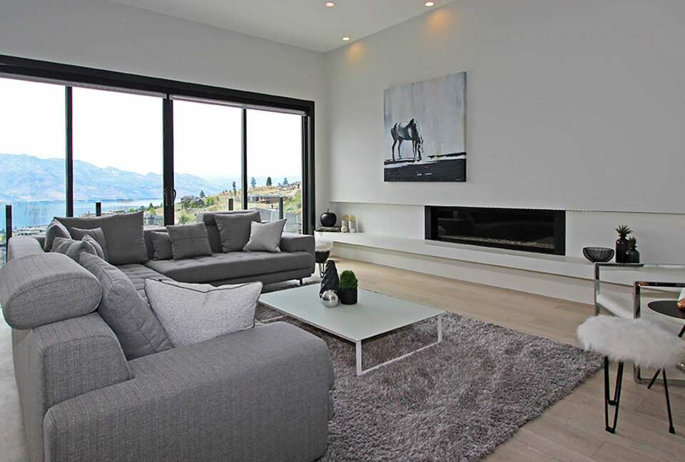 West Kelowna Dream Home with Okanagan Lake Views - West Kelowna, Canada