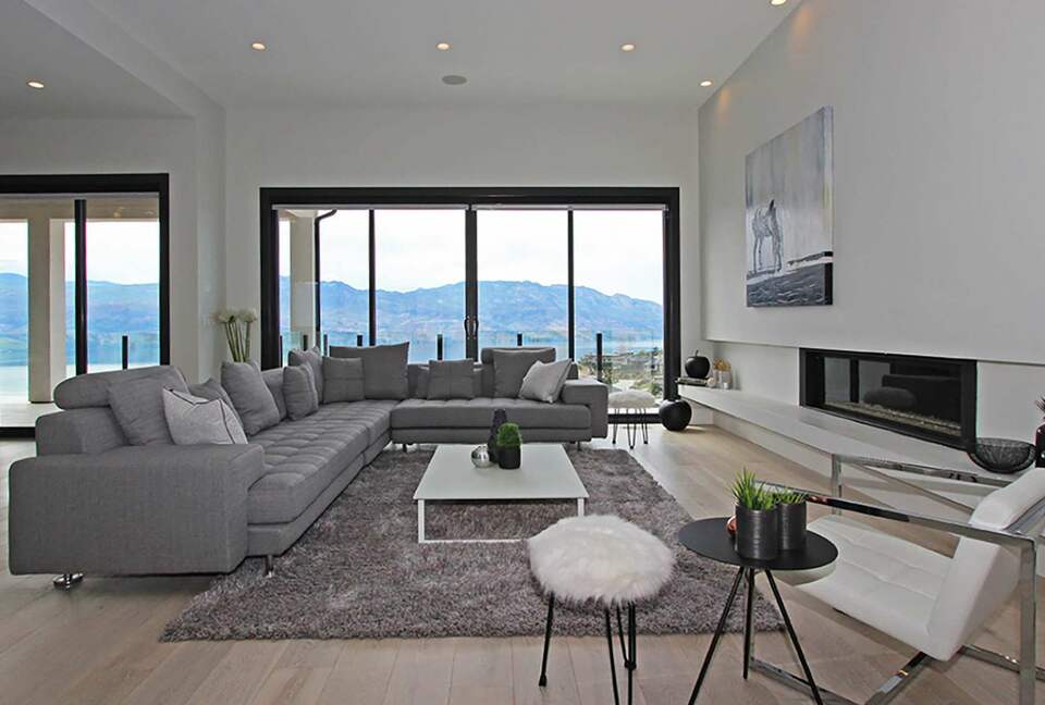 West Kelowna Dream Home with Okanagan Lake Views - West Kelowna, Canada