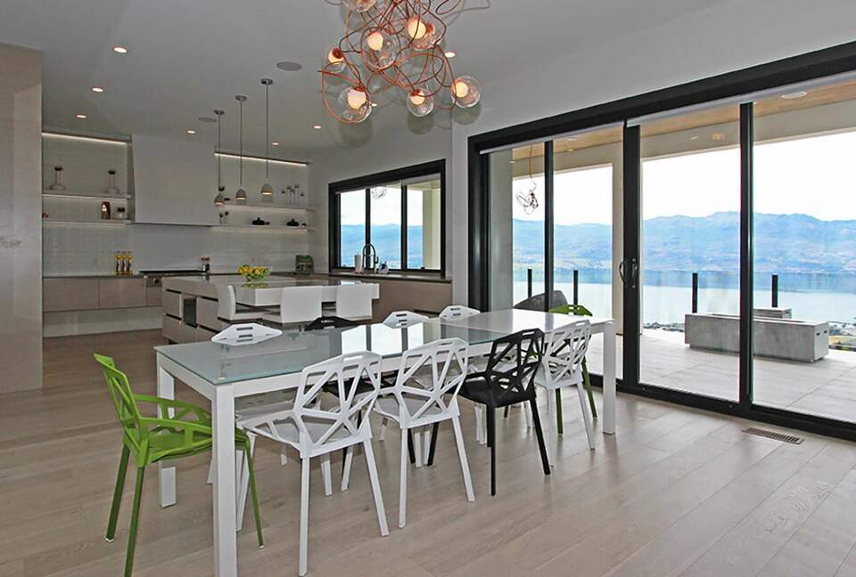 West Kelowna Dream Home with Okanagan Lake Views - West Kelowna, Canada