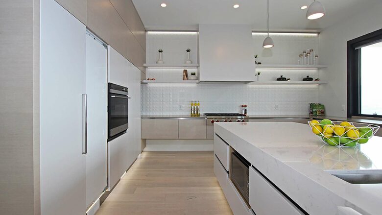 West Kelowna Dream Home with Okanagan Lake Views - West Kelowna, Canada