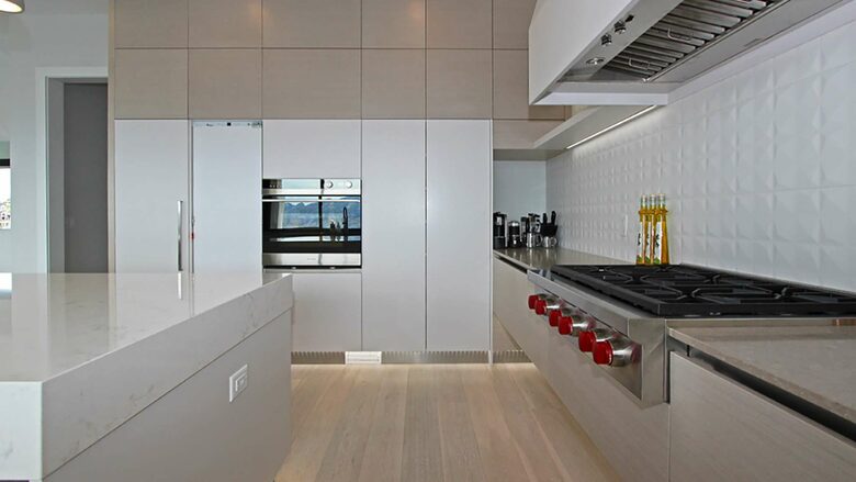 West Kelowna Dream Home with Okanagan Lake Views - West Kelowna, Canada