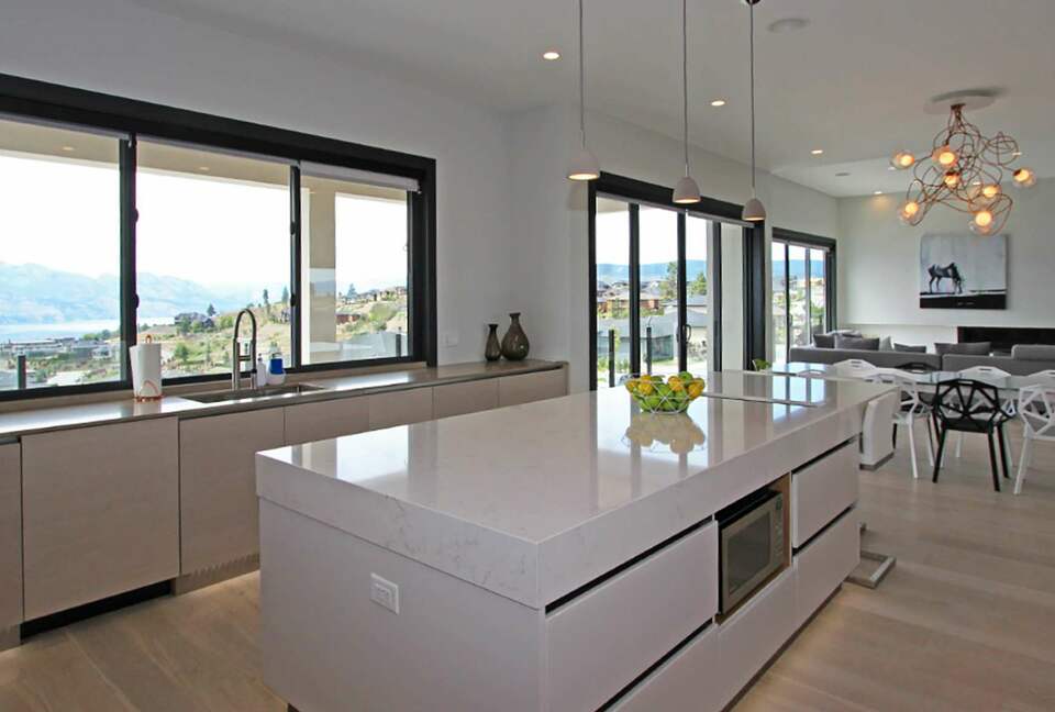 West Kelowna Dream Home with Okanagan Lake Views - West Kelowna, Canada