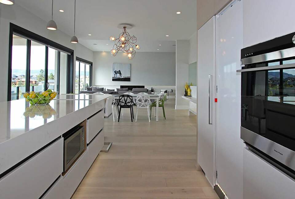 West Kelowna Dream Home with Okanagan Lake Views - West Kelowna, Canada