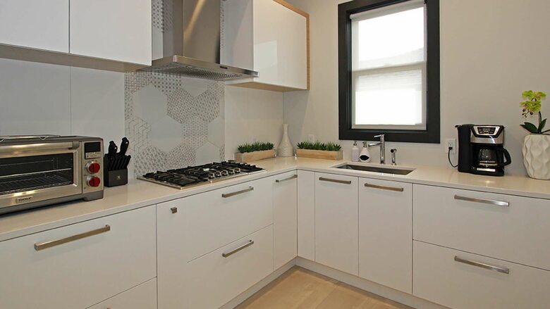 West Kelowna Dream Home with Okanagan Lake Views - West Kelowna, Canada