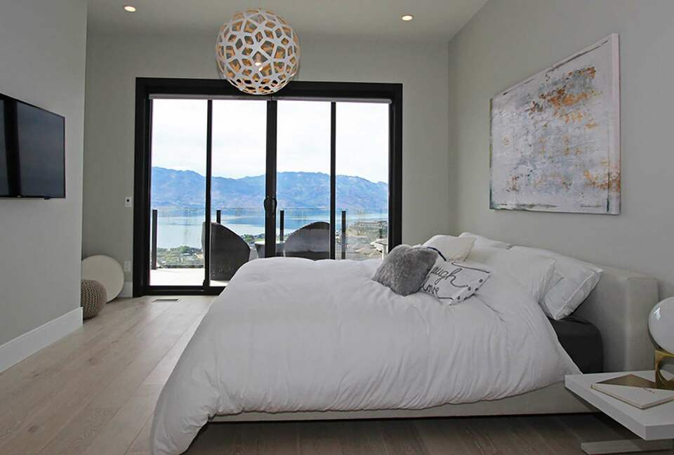 West Kelowna Dream Home with Okanagan Lake Views - West Kelowna, Canada