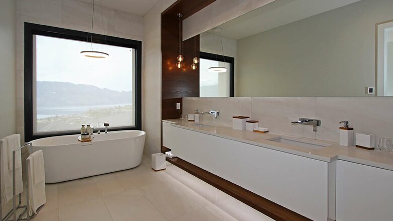 West Kelowna Dream Home with Okanagan Lake Views - West Kelowna, Canada