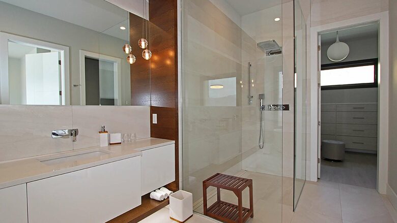 West Kelowna Dream Home with Okanagan Lake Views - West Kelowna, Canada