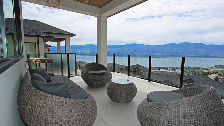 West Kelowna Dream Home with Okanagan Lake Views - West Kelowna, Canada