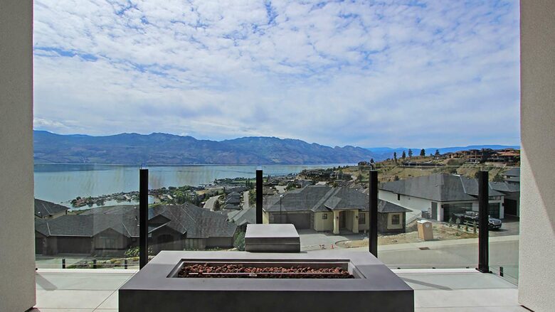 West Kelowna Dream Home with Okanagan Lake Views - West Kelowna, Canada