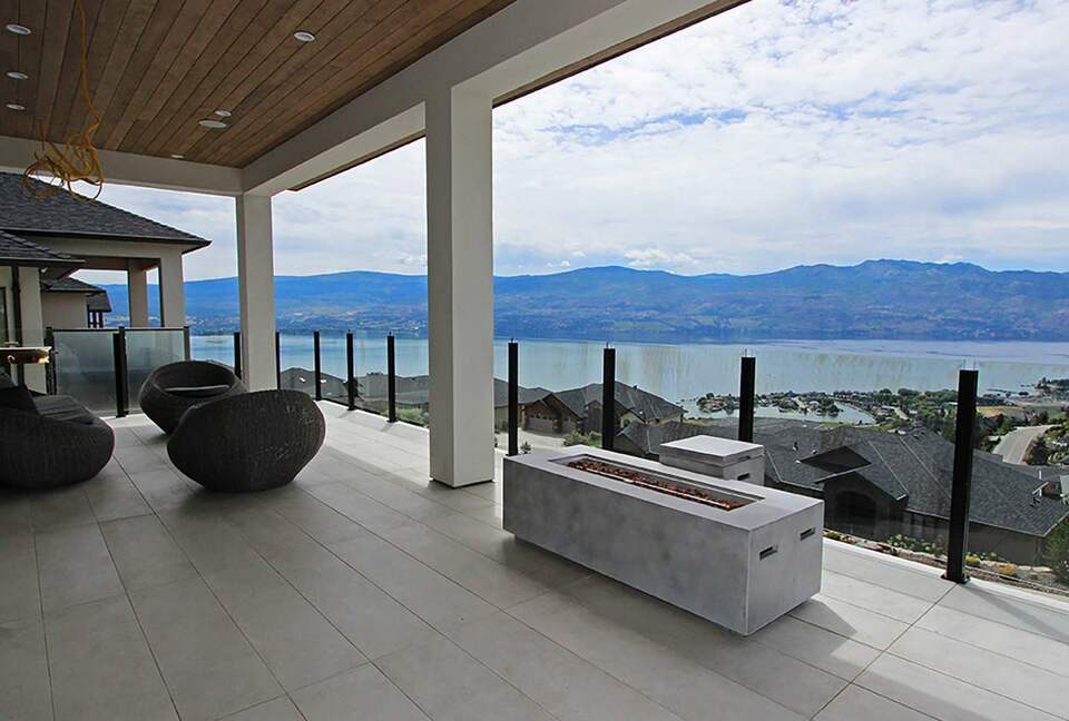 West Kelowna Dream Home with Okanagan Lake Views - West Kelowna, Canada