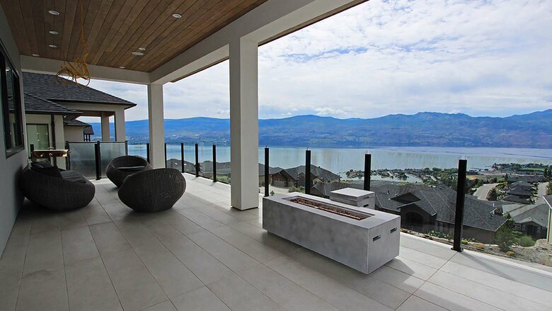 West Kelowna Dream Home with Okanagan Lake Views - West Kelowna, Canada