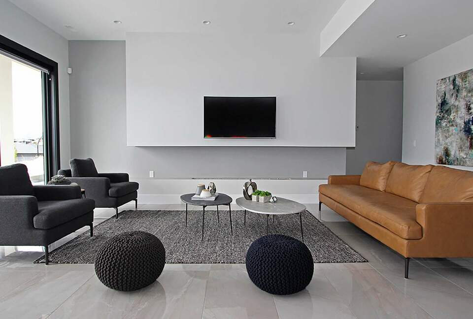 West Kelowna Dream Home with Okanagan Lake Views - West Kelowna, Canada