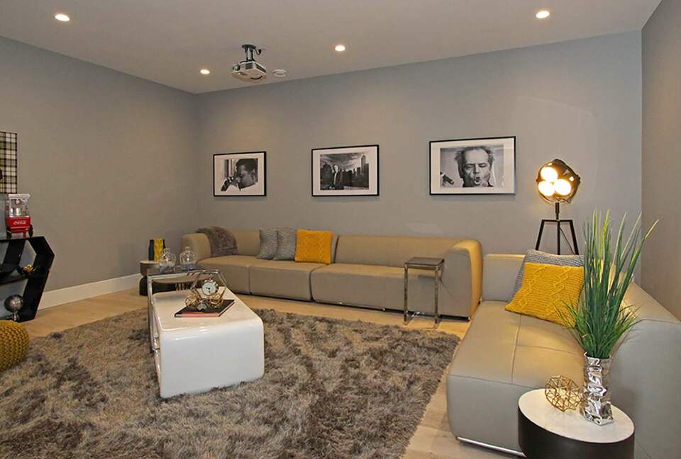 West Kelowna Dream Home with Okanagan Lake Views - West Kelowna, Canada