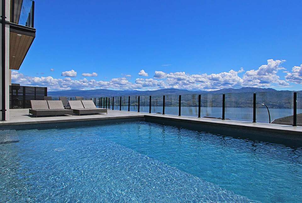 West Kelowna Dream Home with Okanagan Lake Views - West Kelowna, Canada
