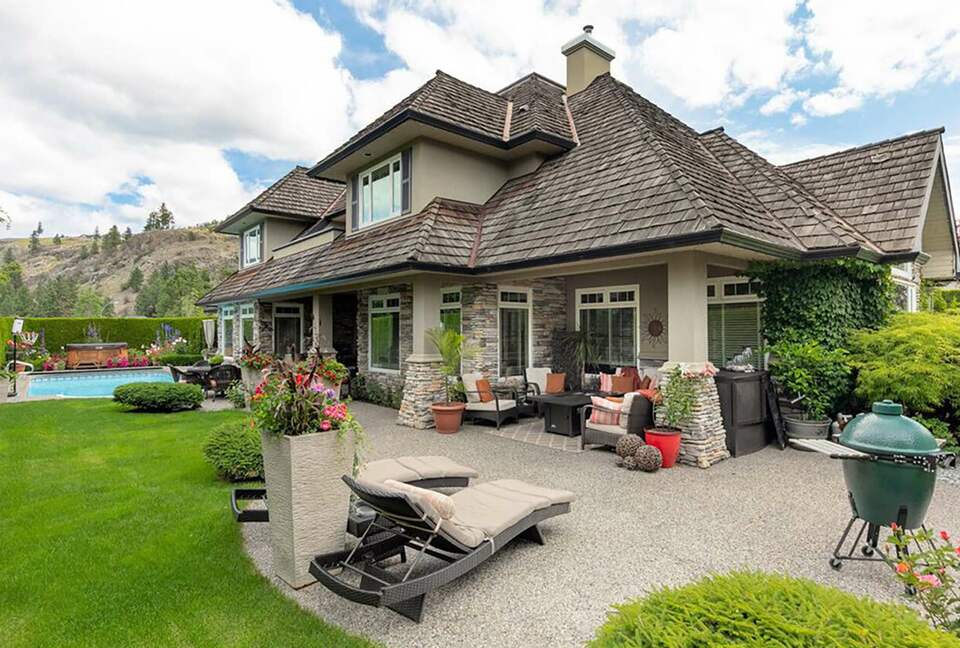 Garden Getaway With Private Pool and Hot Tub - West Kelowna, Canada