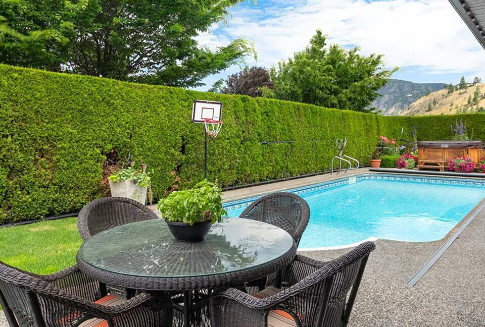 Garden Getaway With Private Pool and Hot Tub - West Kelowna, Canada