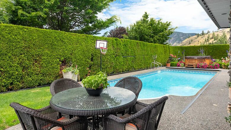 Garden Getaway With Private Pool and Hot Tub - West Kelowna, Canada
