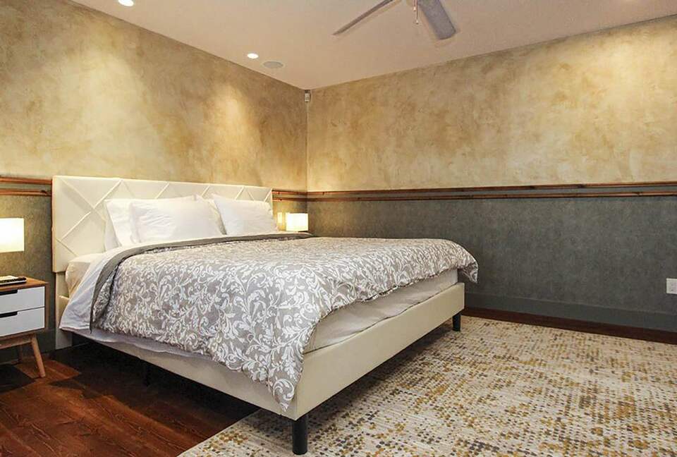 Garden Getaway With Private Pool and Hot Tub - West Kelowna, Canada