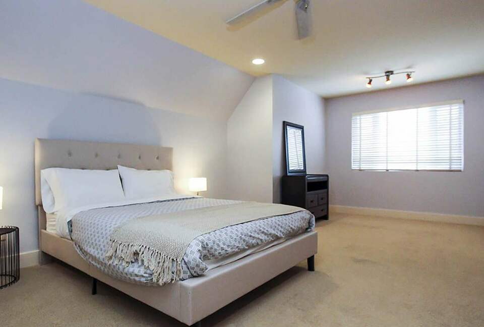 Garden Getaway With Private Pool and Hot Tub - West Kelowna, Canada