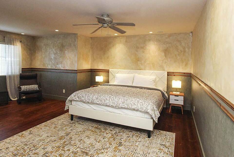 Garden Getaway With Private Pool and Hot Tub - West Kelowna, Canada