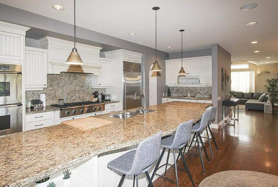 Garden Getaway With Private Pool and Hot Tub - West Kelowna, Canada