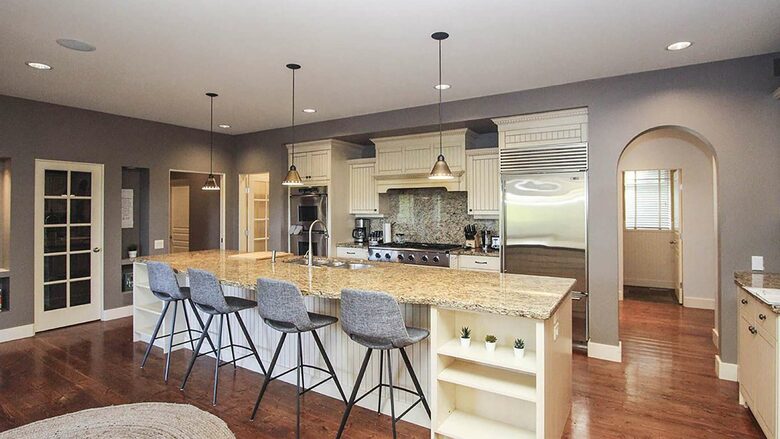 Garden Getaway With Private Pool and Hot Tub - West Kelowna, Canada