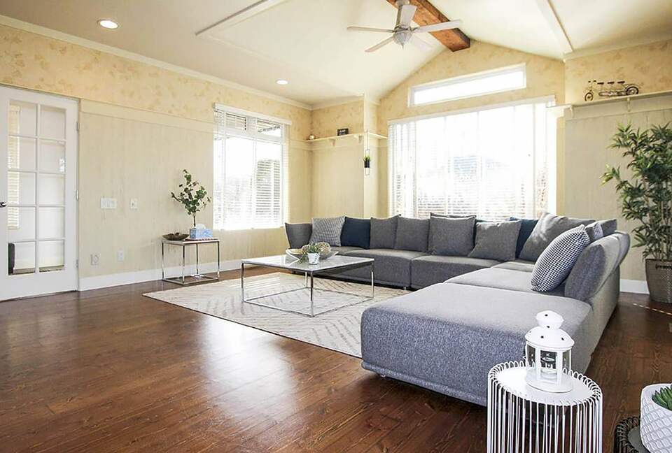 Garden Getaway With Private Pool and Hot Tub - West Kelowna, Canada