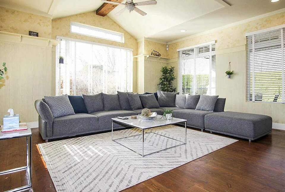 Garden Getaway With Private Pool and Hot Tub - West Kelowna, Canada