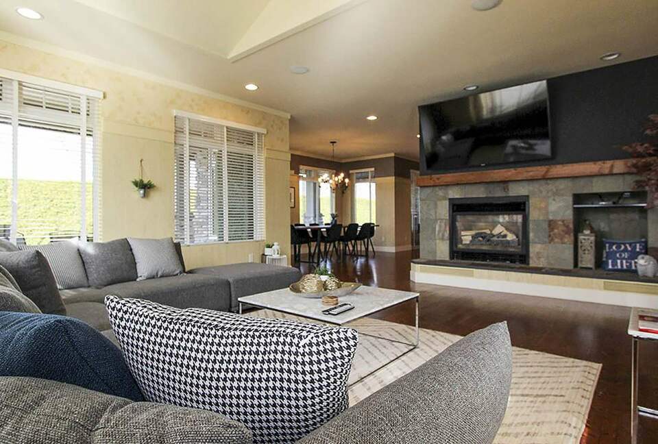 Garden Getaway With Private Pool and Hot Tub - West Kelowna, Canada