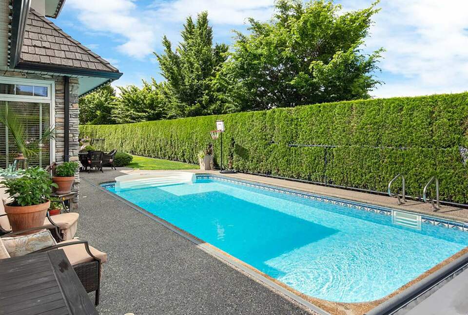 Garden Getaway With Private Pool and Hot Tub - West Kelowna, Canada