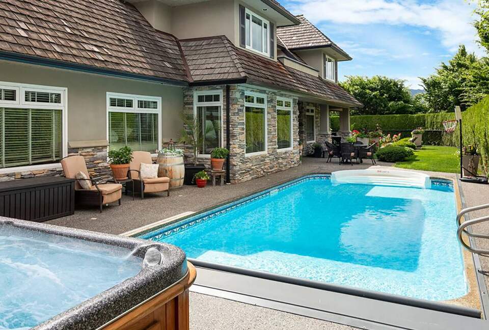 Garden Getaway With Private Pool and Hot Tub - West Kelowna, Canada