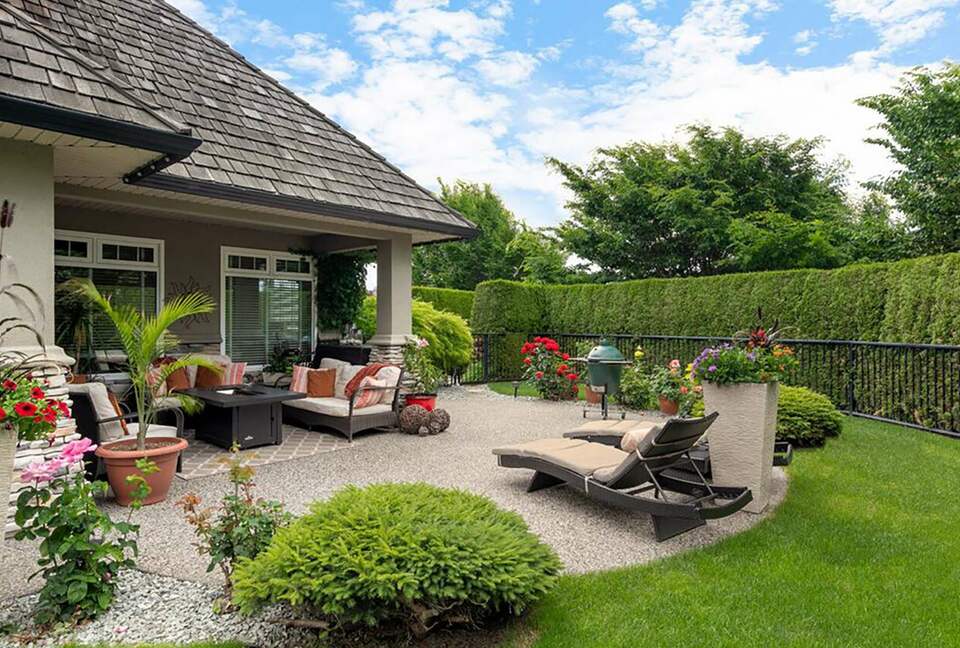 Garden Getaway With Private Pool and Hot Tub - West Kelowna, Canada
