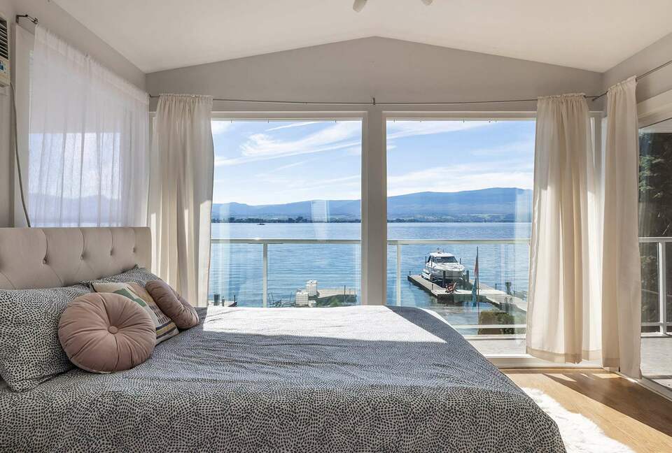 Okanagan Lakehouse With Private Dock - West Kelowna, Canada